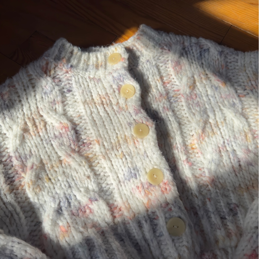 UO Cable Knit Cropped Spring Cardigan - Picture 4 of 10